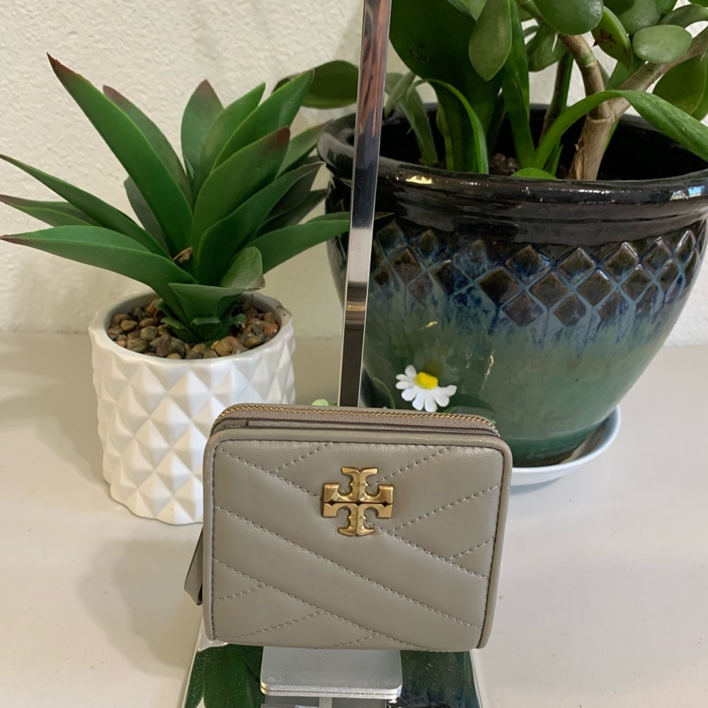 Tory Burch Quilted Leather Mini Wallet in Light Taupe with Gold Logo - Picture 7 of 13